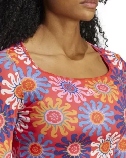 ADIDAS - Crop top a maniche lunghe con stampa floreale rossa