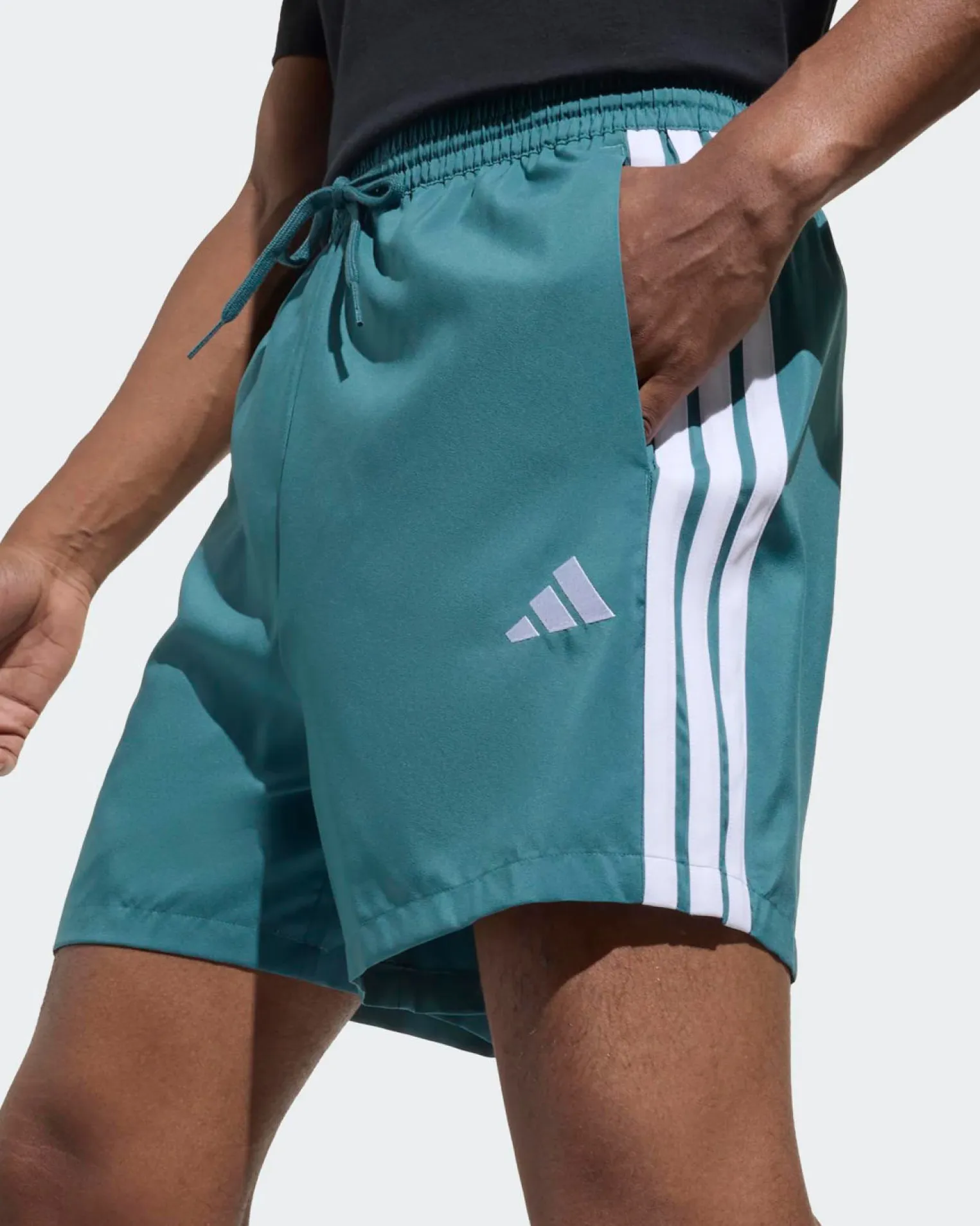 ADIDAS - SHORT BLU PETROLIO DA UOMO ESSENTIALS 3 STRISCE CHELSEA - KT0550