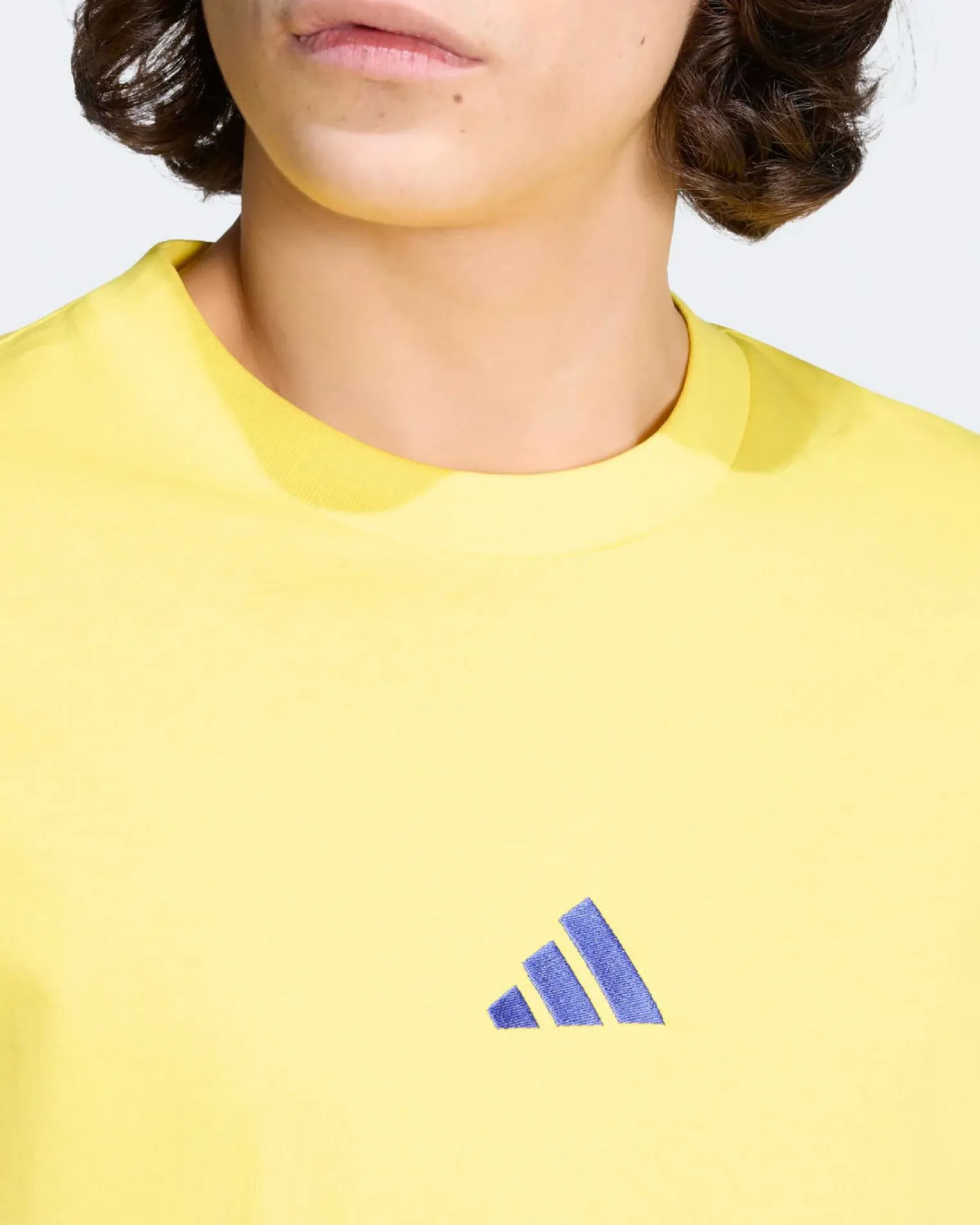ADIDAS - TSHIRT GIALLA DA UOMO CON 3 BANDE - KR7569