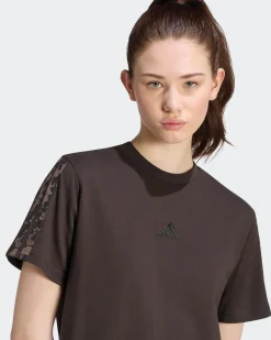 ADIDAS -  T-SHIRT MEZZA MANICA AOP 3S SJ TEE  MARRONE  CON DETTAGLI LEOPARDATI DA DONNA, KV9298