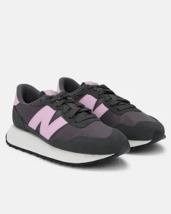 NEW BALANCE - Sneakers da donna nera con logo rosa - 237
