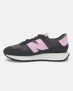 NEW BALANCE - Sneakers da donna nera con logo rosa - 237