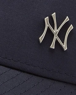 NEW ERA - Cappello regolabile blu con logo metallizzato - 9FORTY