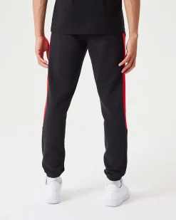 NEW ERA - Pantalone tuta da uomo nero con bande laterali rosse e logo Chicago Bulls