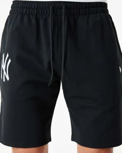 NEW ERA - Pantaloni corti neri con logo bianco