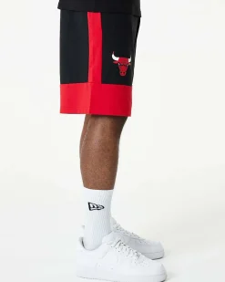 NEW ERA - Pantaloni corti neri e rossi con logo Chicago Bulls