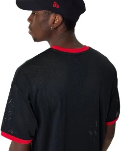 NEW ERA - T shirt girocollo oversize fit nera e rossa in mesh traspirante con logo Chicago Bulls