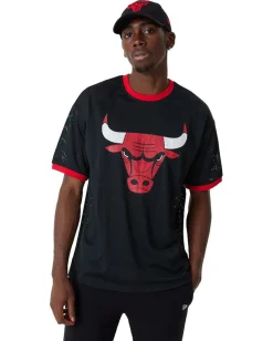 NEW ERA - T shirt girocollo oversize fit nera e rossa in mesh traspirante con logo Chicago Bulls
