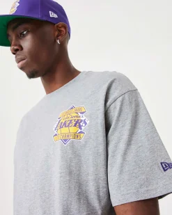NEW ERA - T shirt oversize fit grigia in cotone con logo Lakers anteriore e posteriore