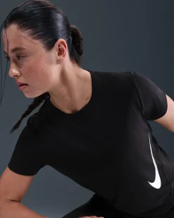 NIKE- T-SHIRT DONNA MEZZA MANICA NERA TEMPO SWOOSH, HV2772-010