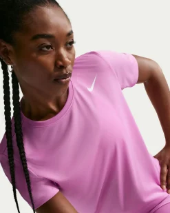 NIKE - T SHIRT GIROCOLLO MAGENTA IN TESSUTO TRASPIRANTE CON LOGO BIANCO  DA DONNA, DX0687/504