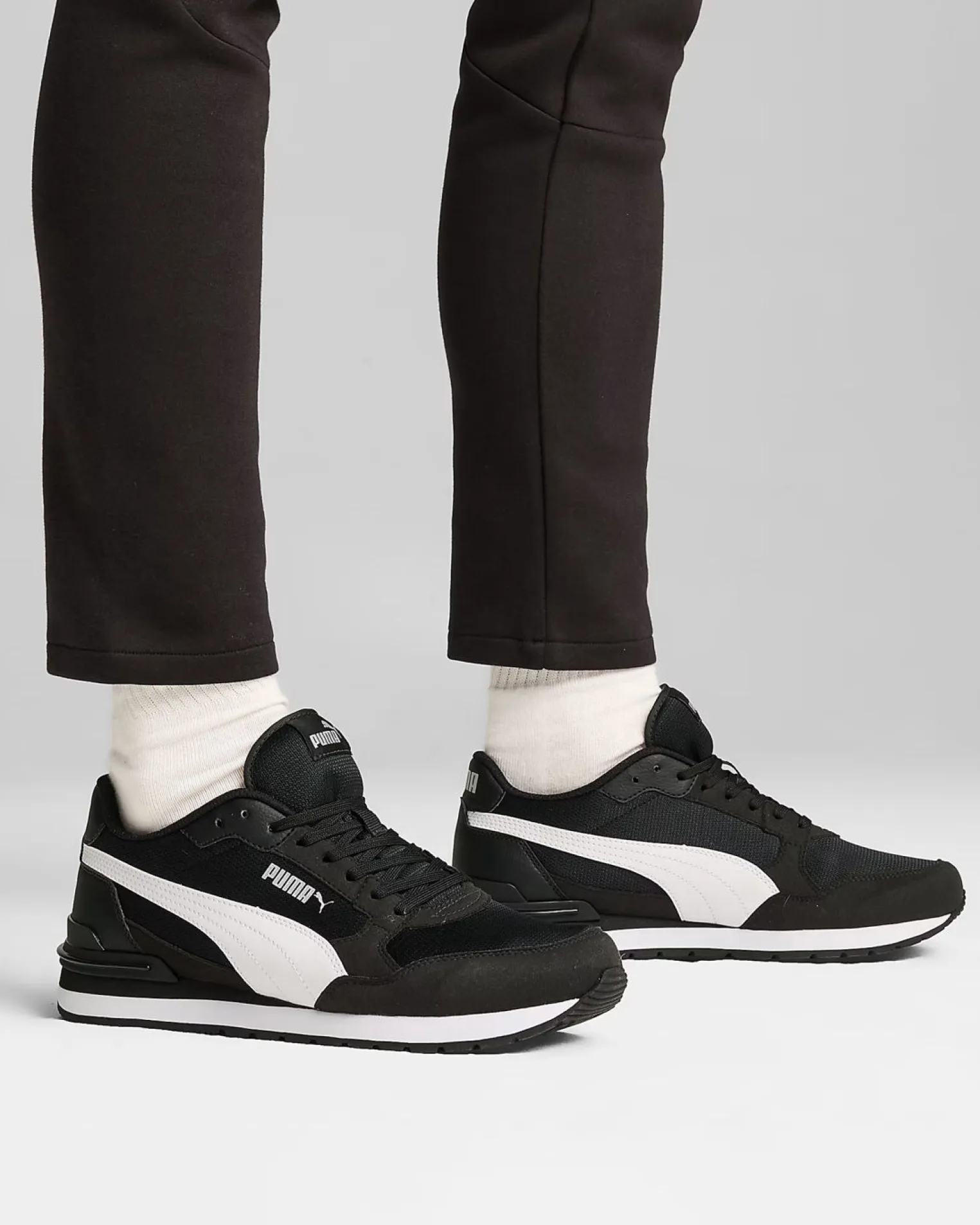 PUMA - SNEAKERS ST ST RUNNER V4 MESH -NERA CON DETTAGLI BIANCHI DA UOMO, 399666-01