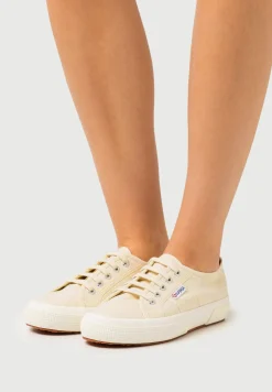 SUPERGA - Sneakers da donna beige in tessuto con lacci - 2750 NEW PLUS